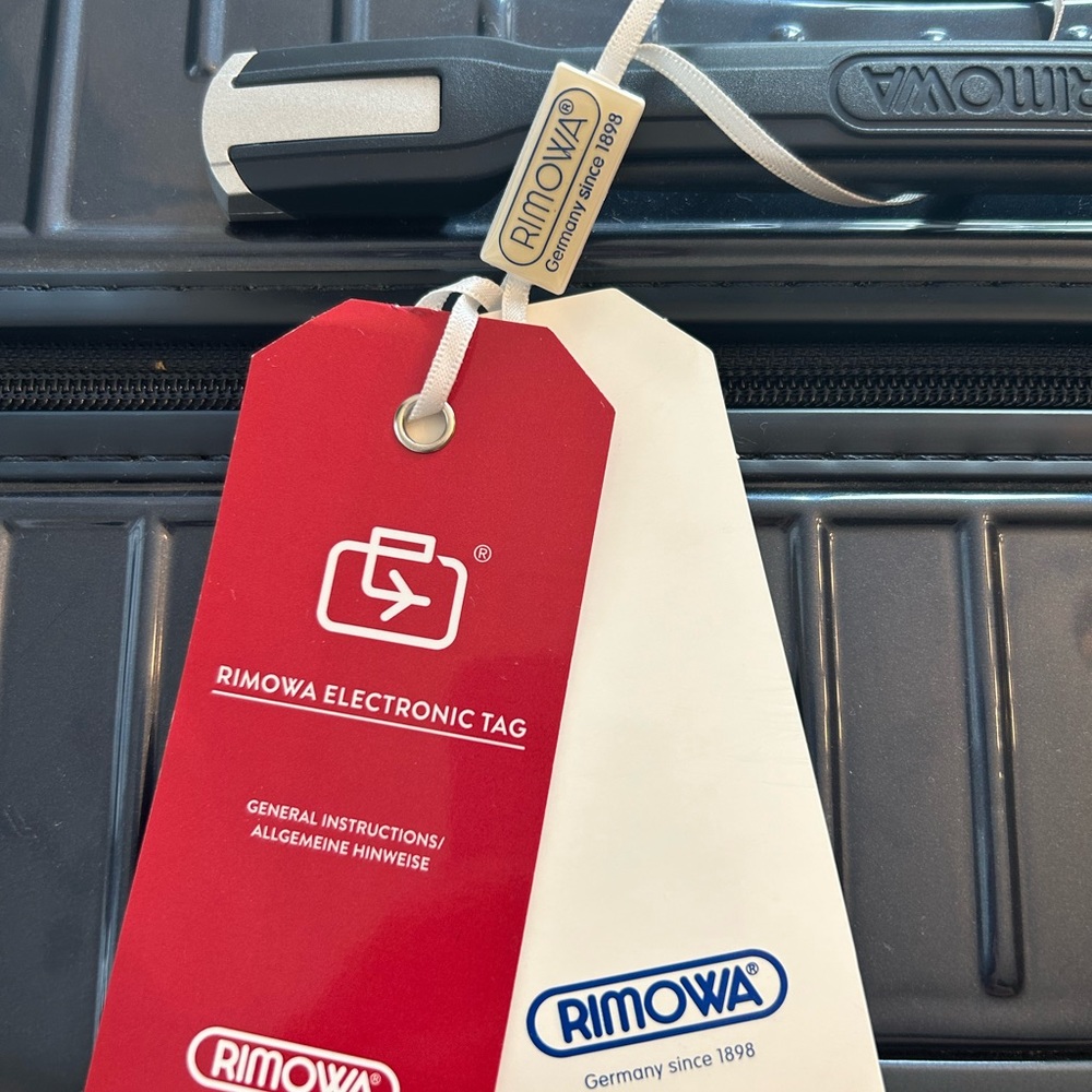Brand new luxury Rimowa Salsa Deluxe suitcase in rare colour Yachting Blue - Picture 10 of 14